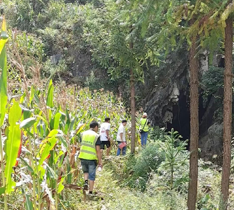 抗旱救災(zāi)顯身手，翻山入洞補(bǔ)水源